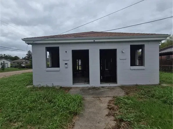 1300-02 Charbonnet St, New Orleans, LA 70117