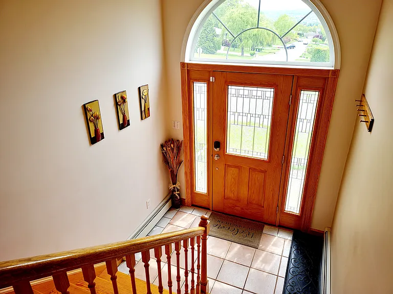 406 Roanoke Ln — Photo 2