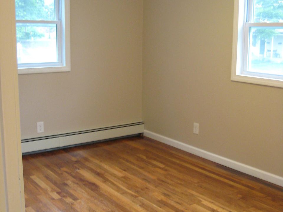 2nd image of 14 Sunnyside Dr