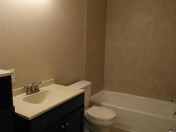 3156 Gardendale Dr, Port Neches, TX 77651