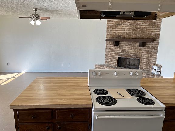 3rd image of 1909 Skylark Dr