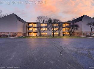 3815 Lone Pine Rd, West Bloomfield, MI