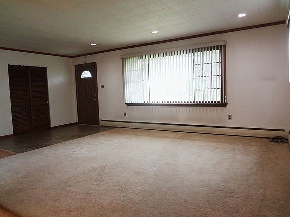 Main entrance-livingroom 