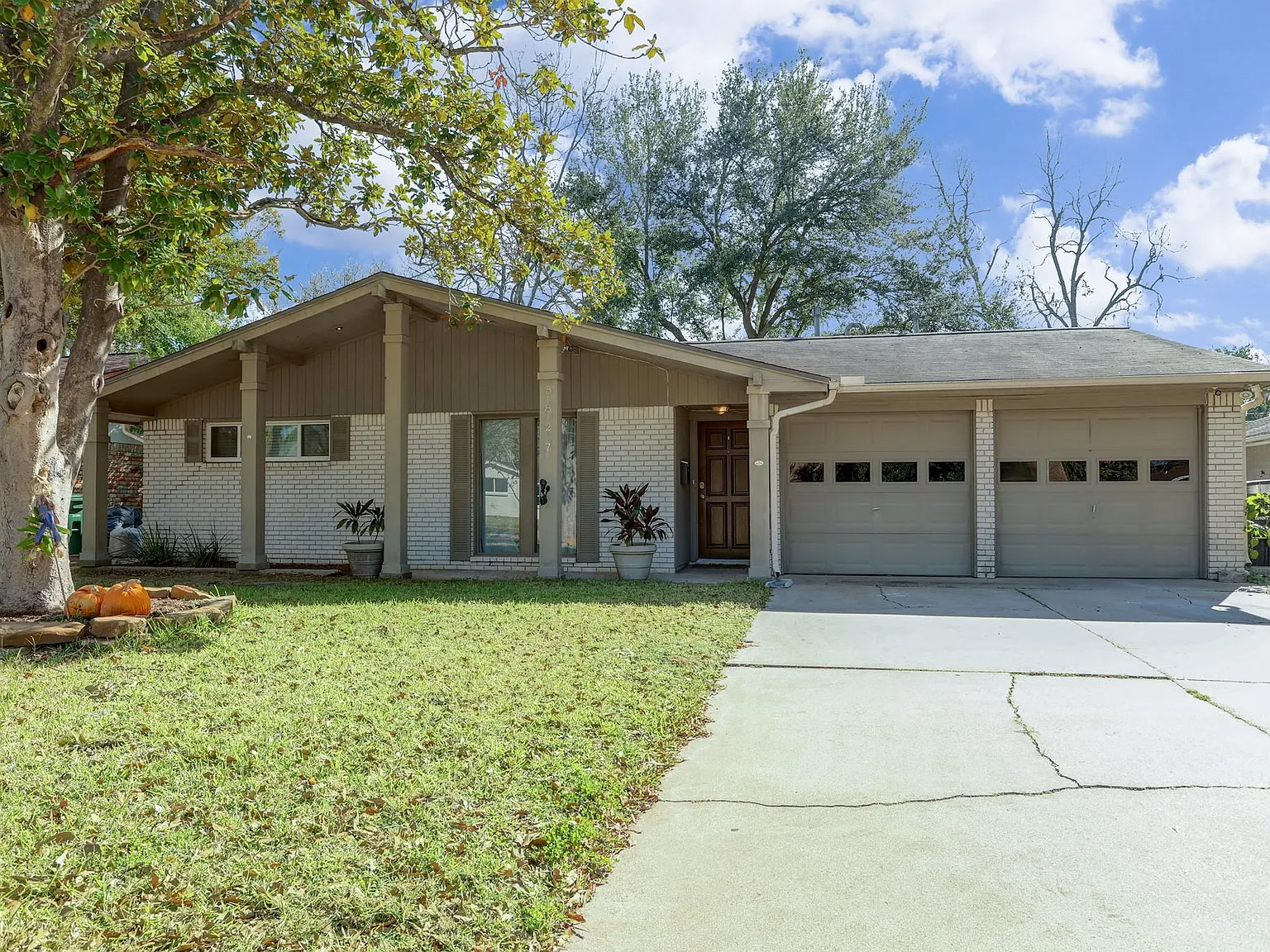 3 bed, 2.0 bath, 1635 sqft, $1,800 — Photo 1