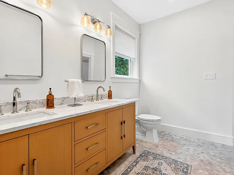 545 E Henry Ln — Photo 24