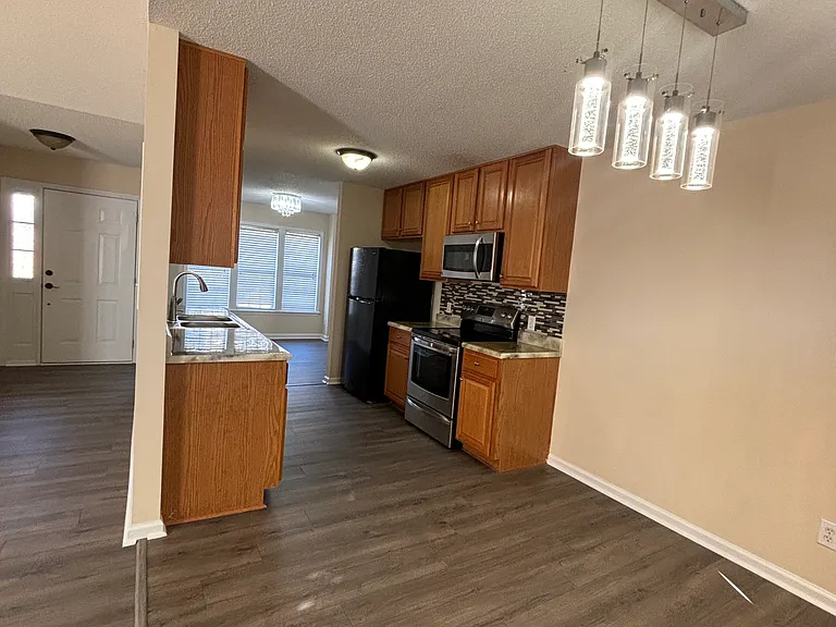 804 Yorkshire Dr — Photo 5