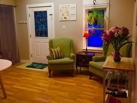 Living Room/Entrance