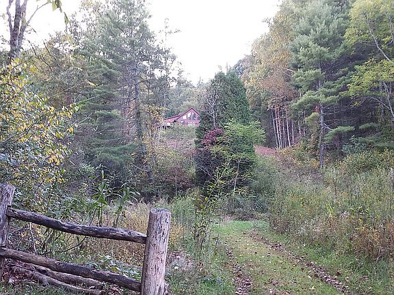 3rd image of 180 Woody Hills Ln