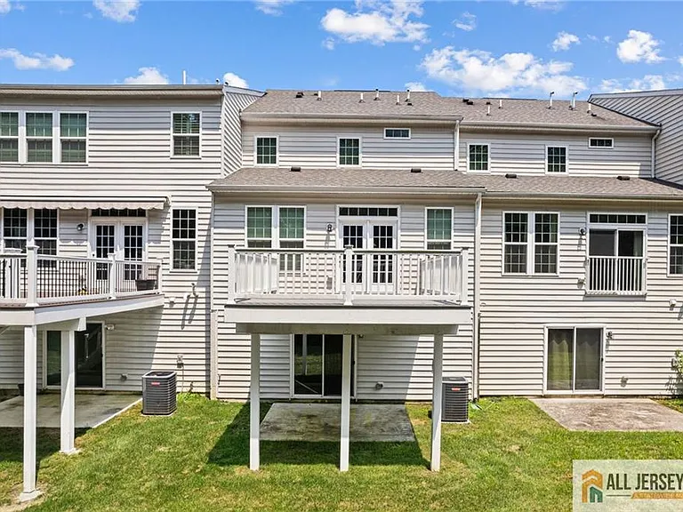 89 Isabelle Ct — Photo 37