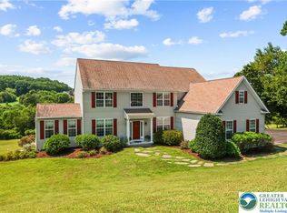 2932 Silver Creek Cir, Kutztown, PA 19530