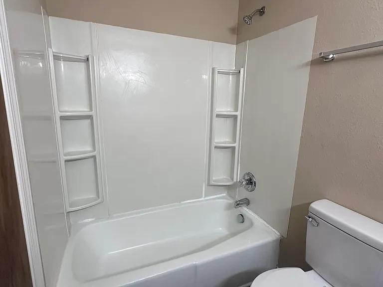 179 Lakeshore Dr #4 — Photo 8