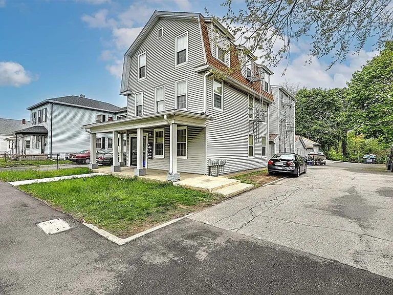 458 Weir St #5 — Photo 4
