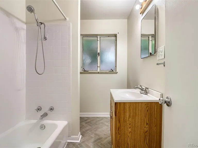 35 N Washington #27 — Photo 10