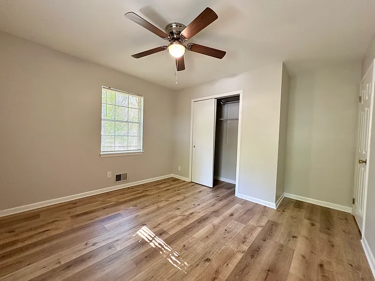 4359 Oak St — Photo 9