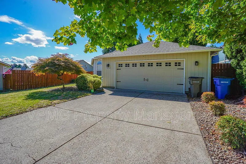 3 bed, 2.0 bath, 1403 sqft, $2,875 — Photo 3