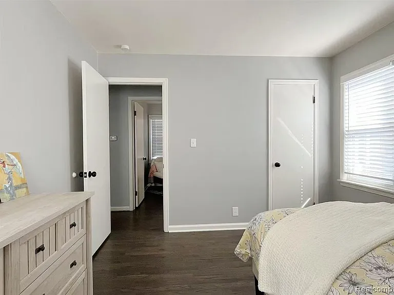 3303 Chester Rd — Photo 20