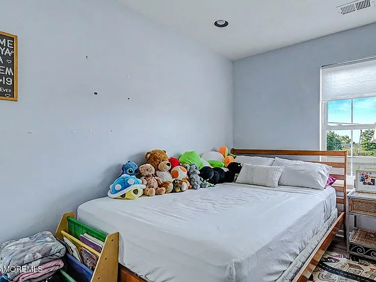 450 Beachway Ave — Photo 27