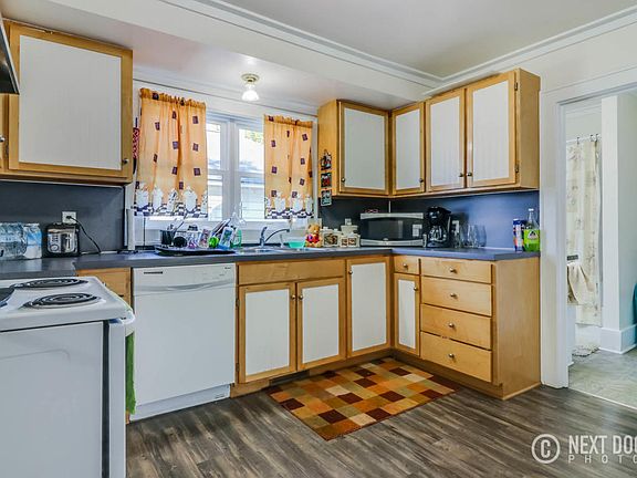 2nd image of 300 W 16th St
