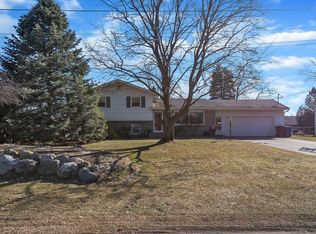 928 Meadow Ln, Jenison, MI 49428