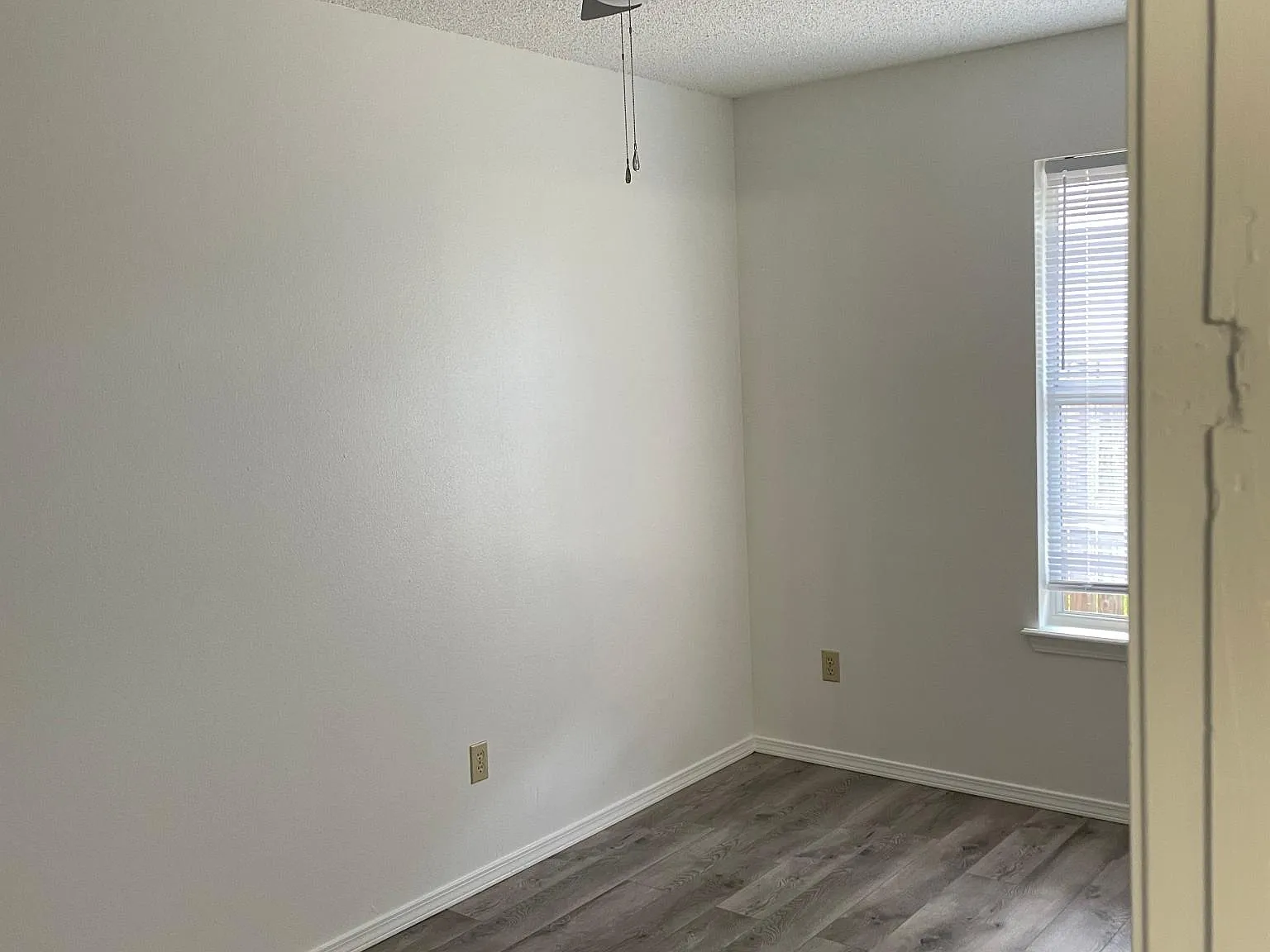 323 E Dorcus St — Photo 4