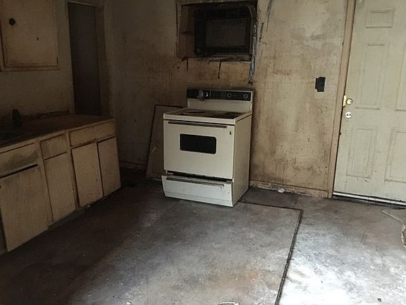 4th image of 635 S Patty Loveless Dr