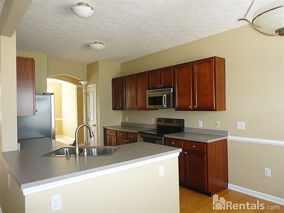 5th image of 1260 Valdosta Pl