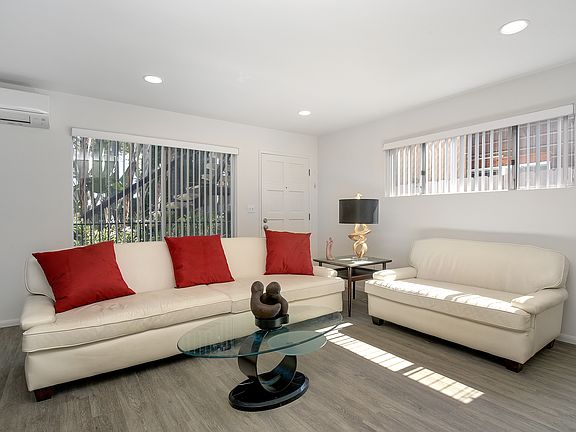 2nd image of 1112 Thomas Ave