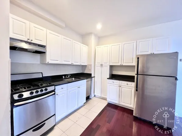 586 Pacific Street image 3 of 6