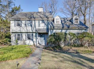 21 Linford Rd, Great Neck, NY 11021