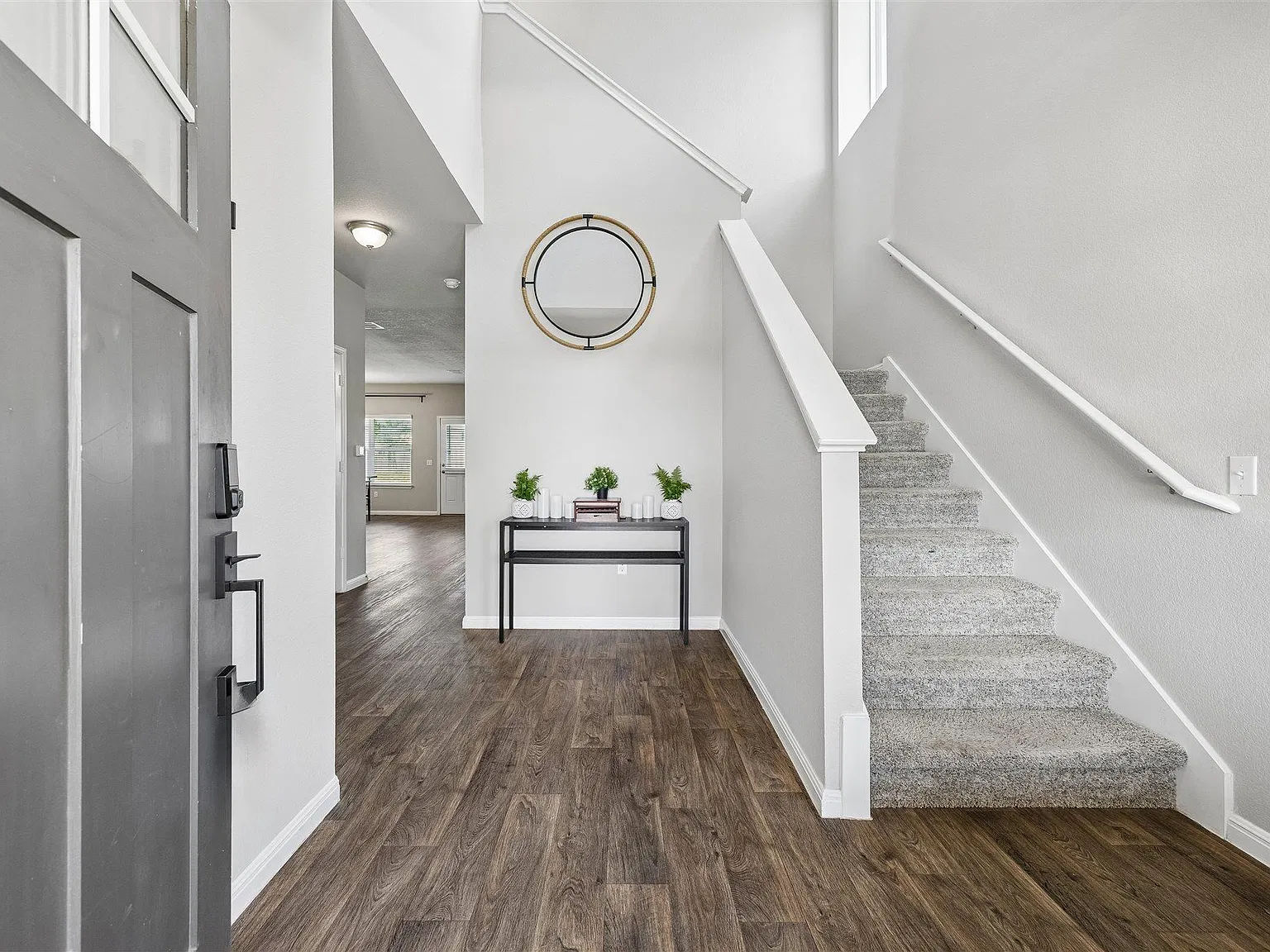 6 bed, 2.5 bath, 2393 sqft, $2,050 — Photo 4