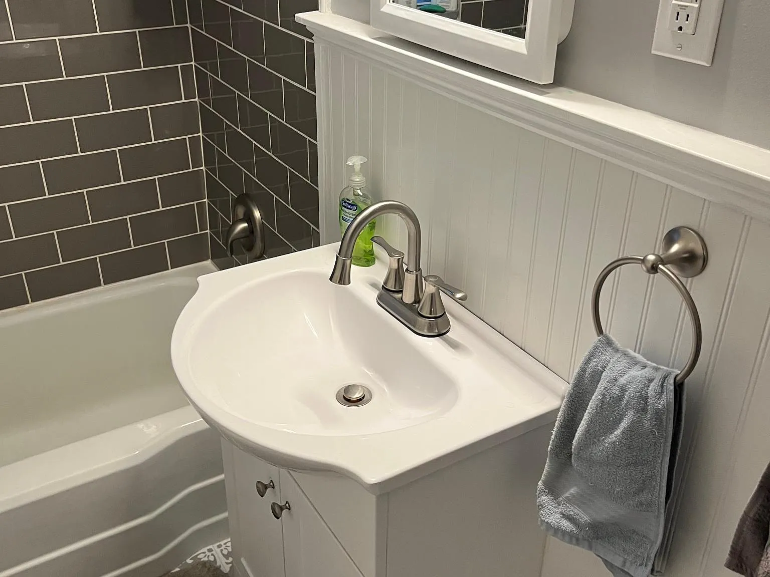 4131 Oakwood Ave — Photo 2