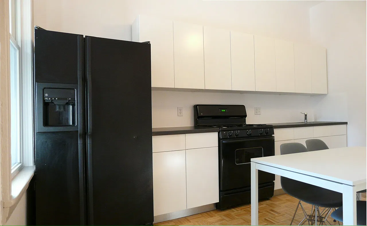 923 N Richmond St — Photo 3