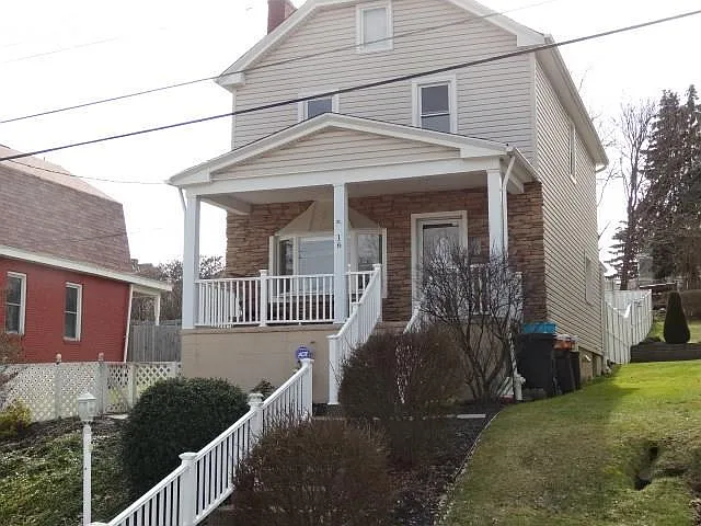 16 Elma St photo 1