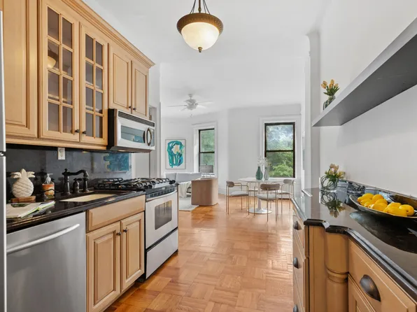 418 Central Park West image 4 of 8