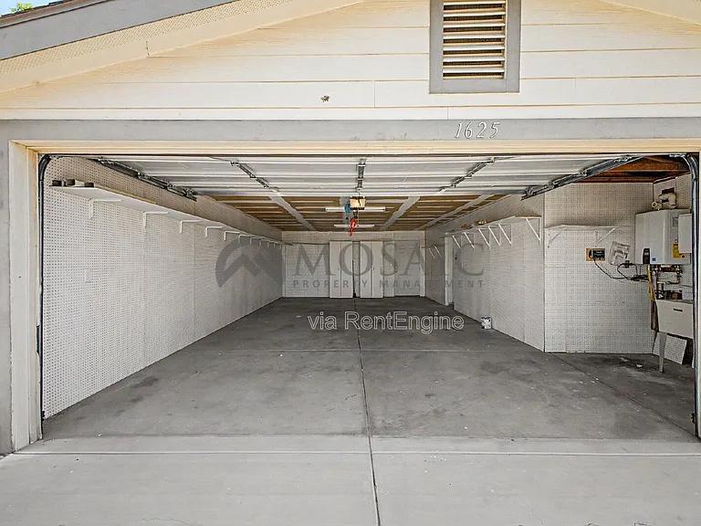 1625 S 74th St — Photo 37