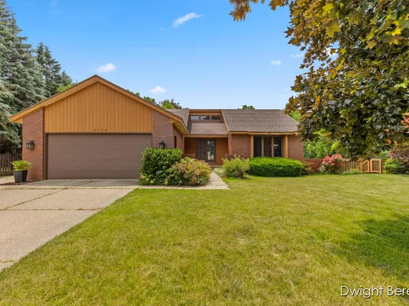 8725 Rivercrest Dr, Jenison, MI 49428