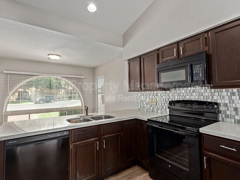 2381 W Redwood Dr — Photo 15