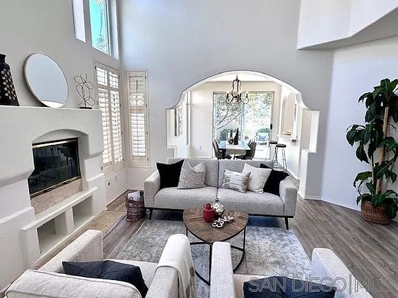 5th image of 4537 Da Vinci St