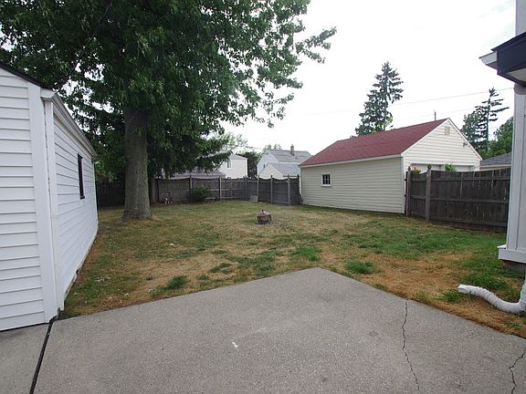 4th image of 34 Harvest Ave