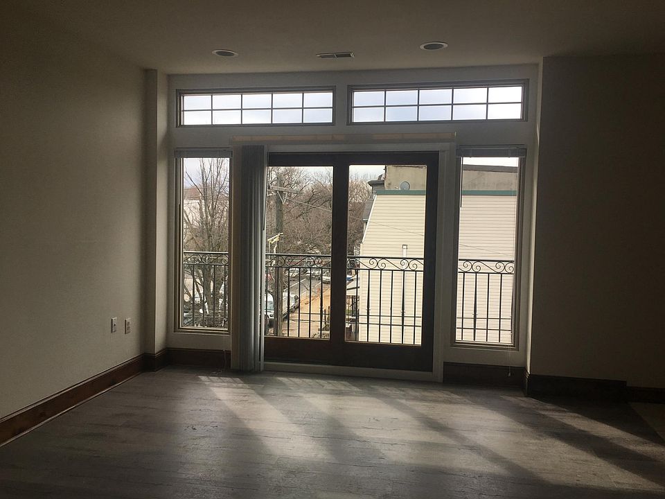 2nd image of 505 N 33rd St
