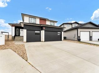 32 S Somerside Way SE, Medicine Hat, AB T1B0M1
