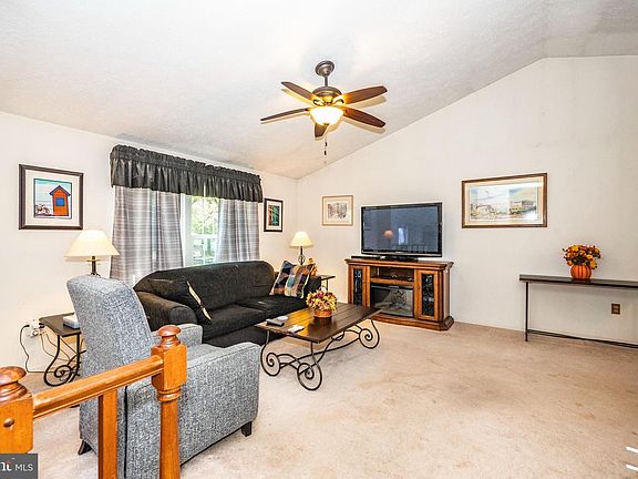 4th image of 20824 Shakespeare Dr #12