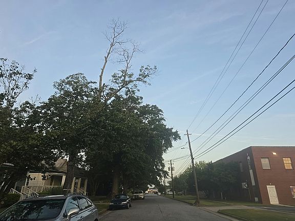 5th image of 1332 Rhodes St