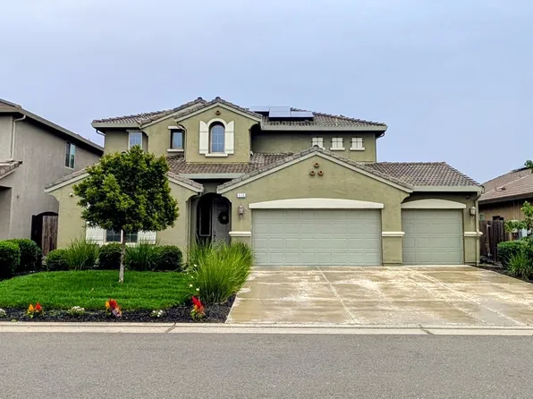 174 Emperor Way, Dinuba, CA 93618