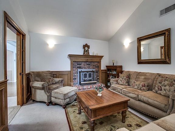 4th image of 121 Southwood Dr