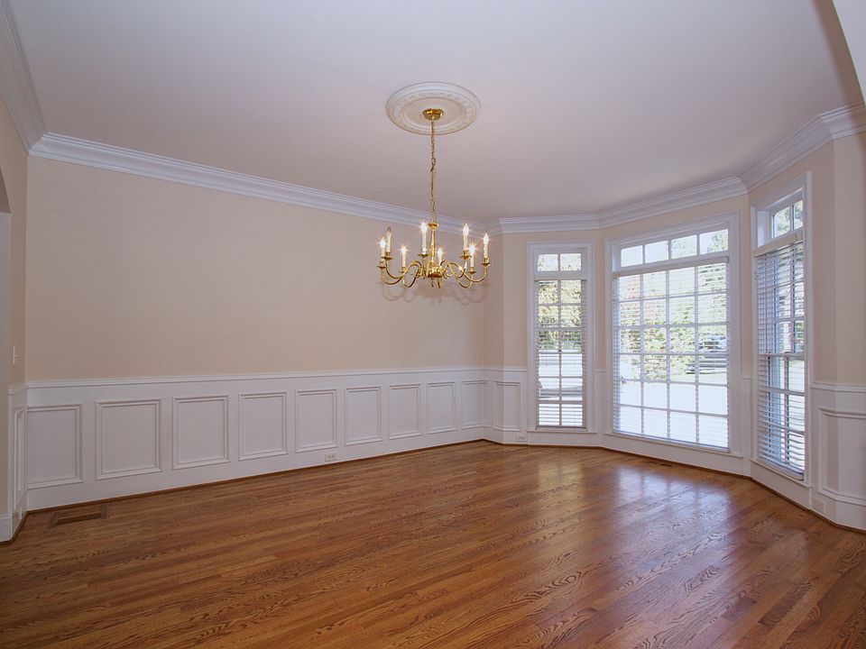 1st image of 21 Rosebay Ln