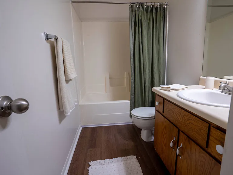 The Court at Sandstone Apartments — Photo 16