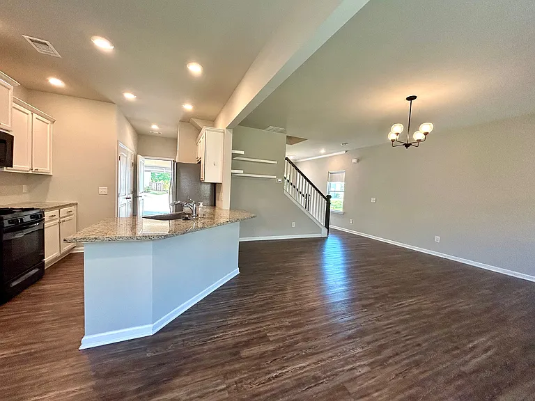 204 Aimes Dr — Photo 9