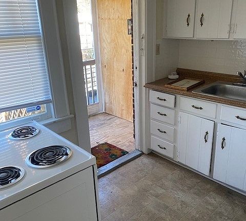 3rd image of 2108 Park Rd APT 3