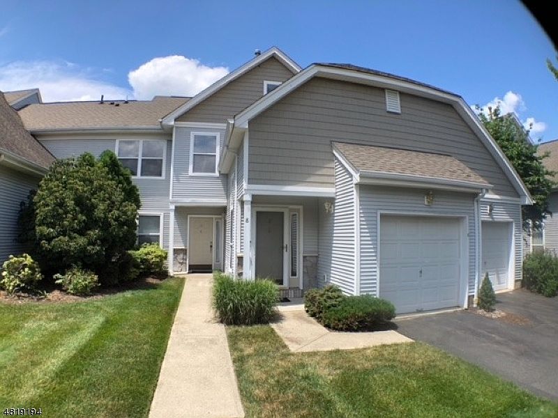 1st image of 8 Eagles Nest Ln